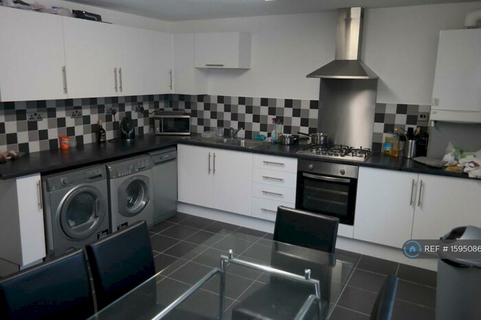 6 Bedroom Terraced House To Rent In Gadd Street, Nottingham, NG7