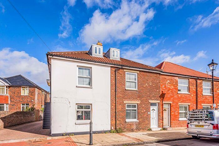 2 Bedroom Flat For Sale In Queen Street, Emsworth, PO10
