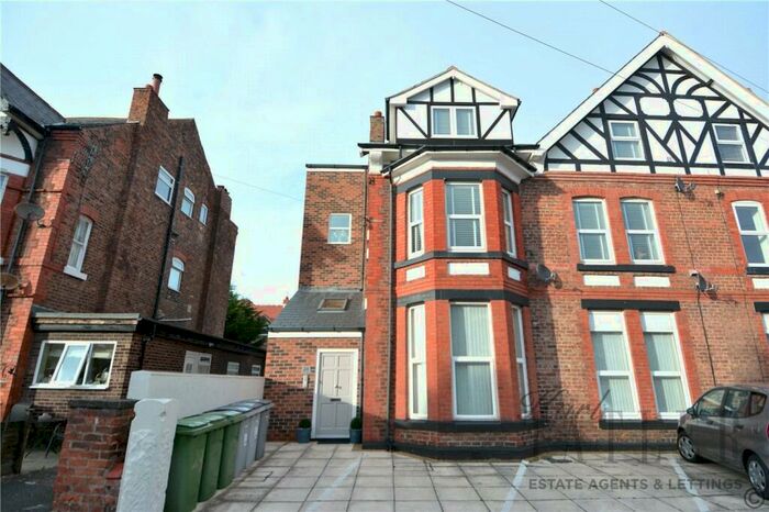 2 Bedroom Flat To Rent In Dunraven Road, West Kirby, Wirral, CH48