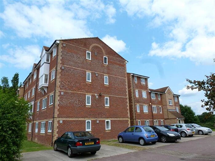 1 Bedroom Flat To Rent In Pioneer Way, Watford, WD18