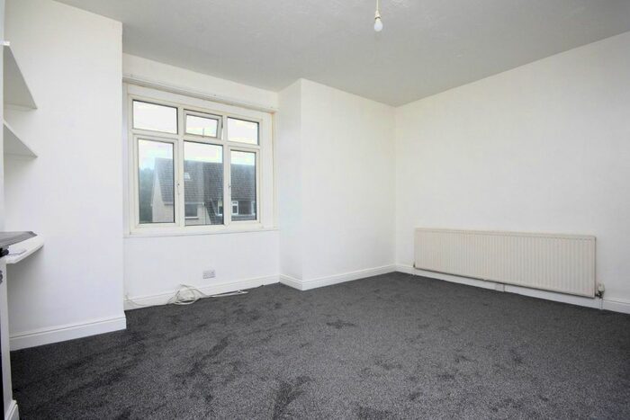 1 Bedroom Flat To Rent In Clearmount Road, Weymouth, DT4