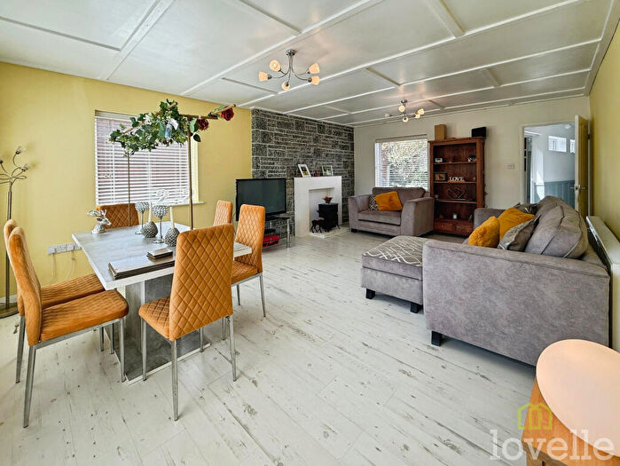 3 Bedroom Detached Bungalow For Sale In Beechwood Drive, Scotter, DN21