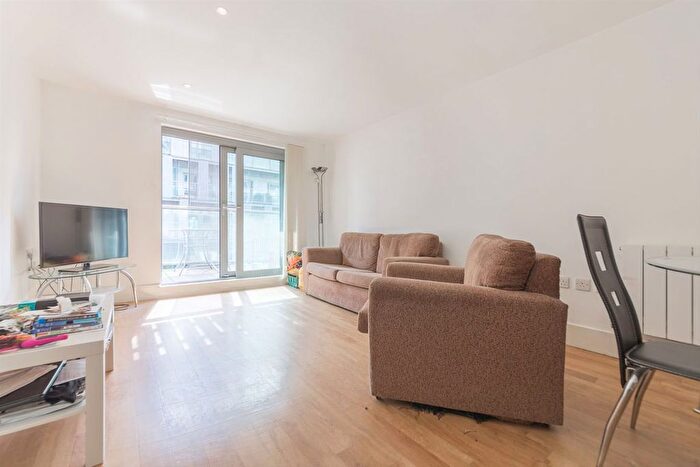 2 Bedroom Flat For Sale In West Carriage House, Royal Carriage Mews, SE18