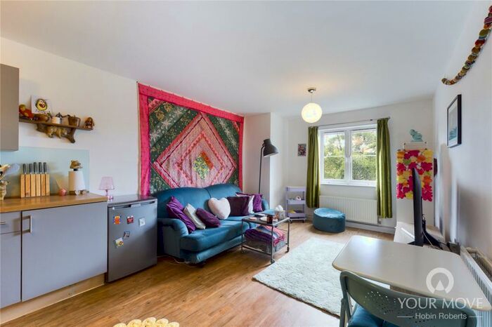 2 Bedroom Flat To Rent In Military Road, Northampton, NN1