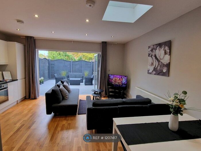 2 Bedroom Flat To Rent In Cotswold Gardens, London, NW2