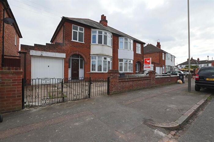 3 Bedroom Semi-Detached House To Rent In Sutton Avenue, Leicester, LE4