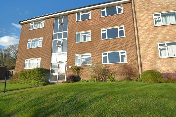 2 Bedroom Flat For Sale In Brambleside, High Wycombe, Buckinghamshire, HP11