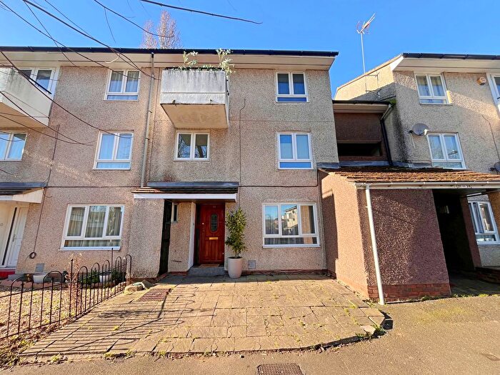 3 Bedroom Maisonette For Sale In Community Road, Greenford, UB6