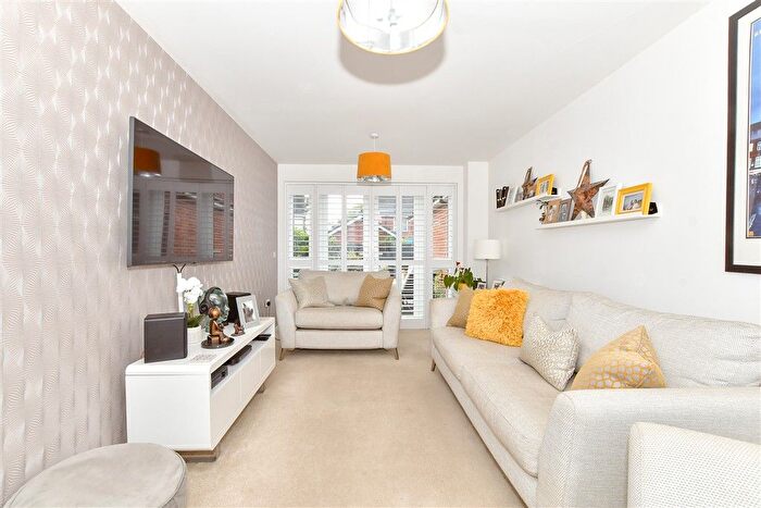 3 Bedroom Detached House For Sale In Vespasian Close, Westhampnett, Chichester, West Sussex, PO18