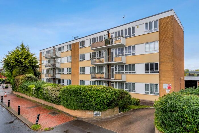 2 Bedroom Flat To Rent In Wellesley Court, Iver, SL0