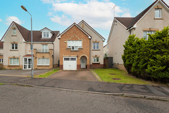 4 Bedroom Town House For Sale In Langhaul Court, Glasgow, G53