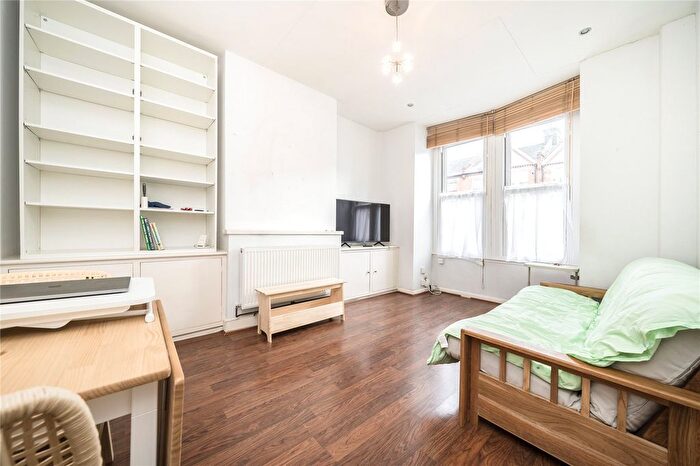 2 Bedroom Flat For Sale In Deerdale Road, London, SE24