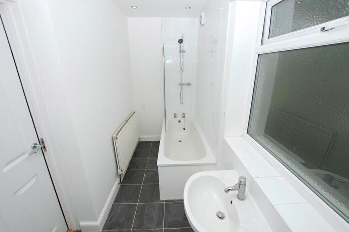 2 Bedroom Flat For Sale In Fairway Close, Oldland Common, Bristol, BS30