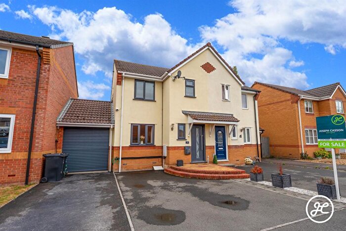 3 Bedroom Semi-Detached House For Sale In Broadoak Road, Bridgwater, TA6