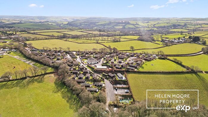 2 Bedroom Park Home For Sale In The Thatches, Modbury, Devon, PL21