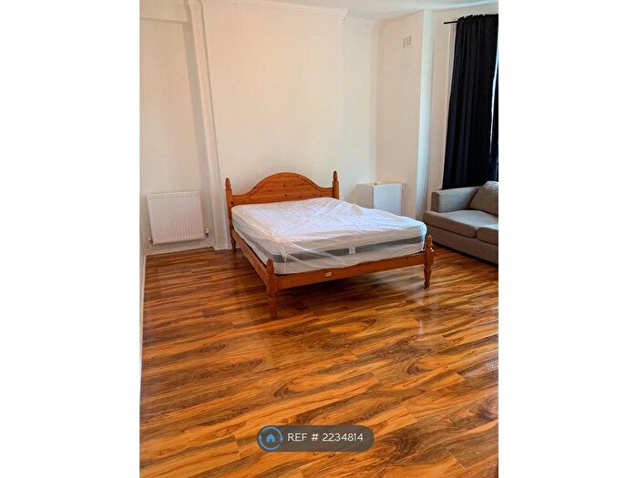 3 Bedroom Flat To Rent In Adelaide Avenue, Brockley, SE4