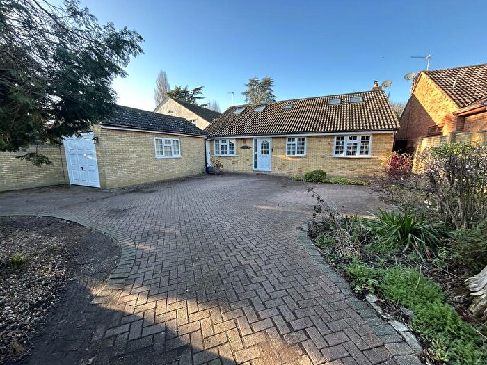 5 Bedroom Detached Bungalow For Sale In Avenue Road, Hoddesdon, EN11