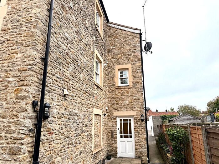 2 Bedroom Flat For Sale In Keyford, Frome, Somerset, BA11