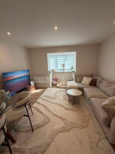 1 Bedroom Flat To Rent In Scotland Green Road, Enfield, EN3