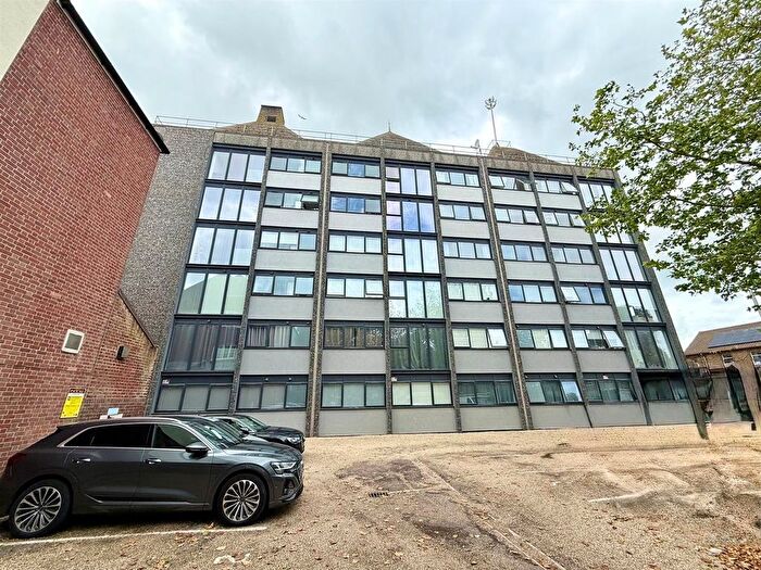 2 Bedroom Flat For Sale In Yarmouth Way, Great Yarmouth, NR30