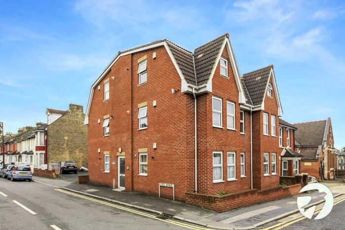 1 Bedroom Flat To Rent In Cecil Avenue, Rochester, Kent, ME2