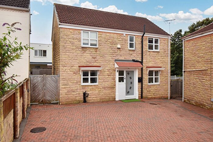 3 Bedroom Detached House For Sale In Norfolk Close, Knottingley, North Yorkshire, WF11