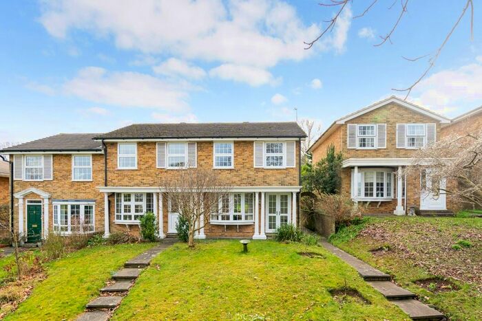 3 Bedroom Semi-Detached House To Rent In Mendip Walk, Tunbridge Wells TN2