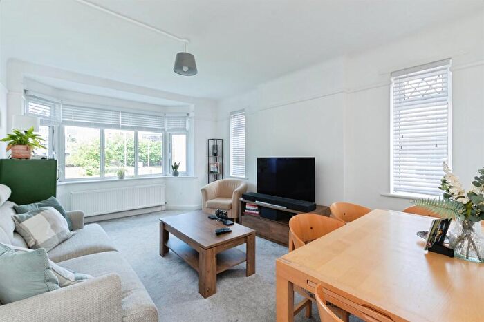 2 Bedroom Flat For Sale In Knyveton Road, Bournemouth, BH1