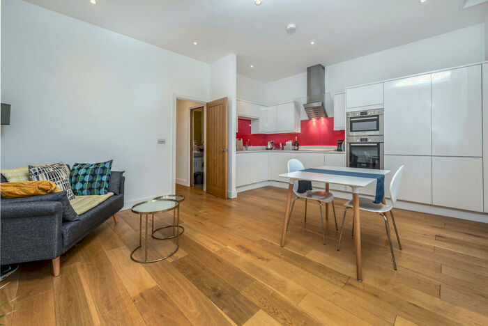 1 Bedroom Apartment To Rent In Upper Street, Islington, London, N1
