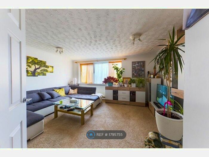 2 Bedroom Flat To Rent In Taranto Road, Southampton, SO16