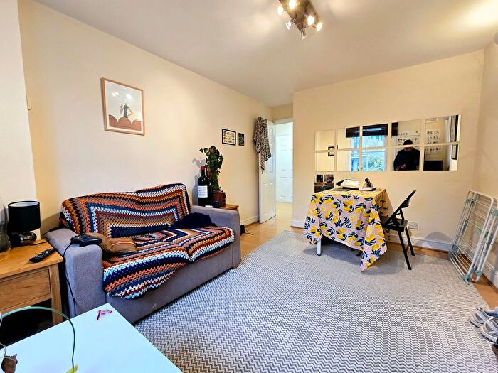 1 Bedroom Flat To Rent In Dorset Road, Vauxhall, SW8
