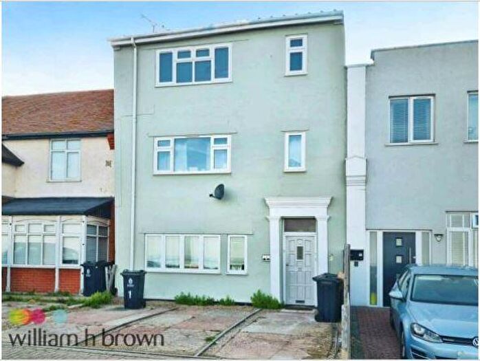 2 Bedroom Flat To Rent In The Parade, Walton On The Naze, CO14