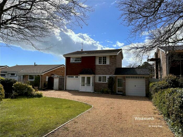 3 Bedroom Detached House To Rent In Wharncliffe Road, Highcliffe, Christchurch, Dorset, BH23