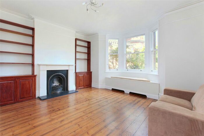 3 Bedroom Flat To Rent In Venn Street, Clapham, London, SW4
