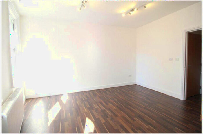 1 Bedroom Apartment To Rent In Station Road, Lyonsdown Road, Barnet, EN5