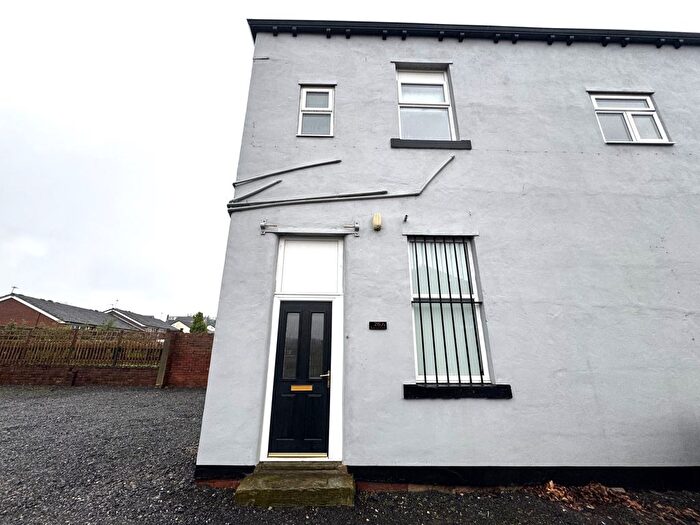 2 Bedroom Flat To Rent In Junction Lane, Ossett, Wakefield, WF5