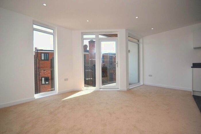1 Bedroom Flat To Rent In High Street, Reading, RG1