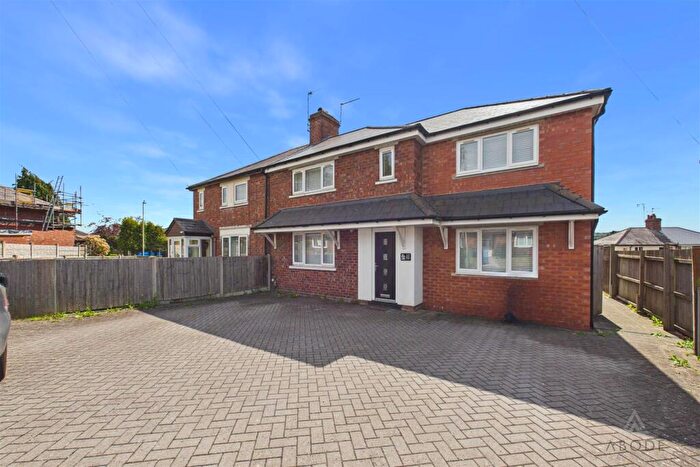 3 Bedroom Semi Detached House For Sale In Uffmoor Estate, Halesowen, B63