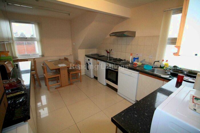 3 Bedroom Flat To Rent In Wokingham Road, RG6