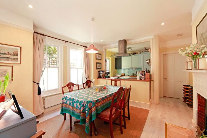 2 Bedroom Flat To Rent In Prince Of Wales Drive, Battersea, SW11