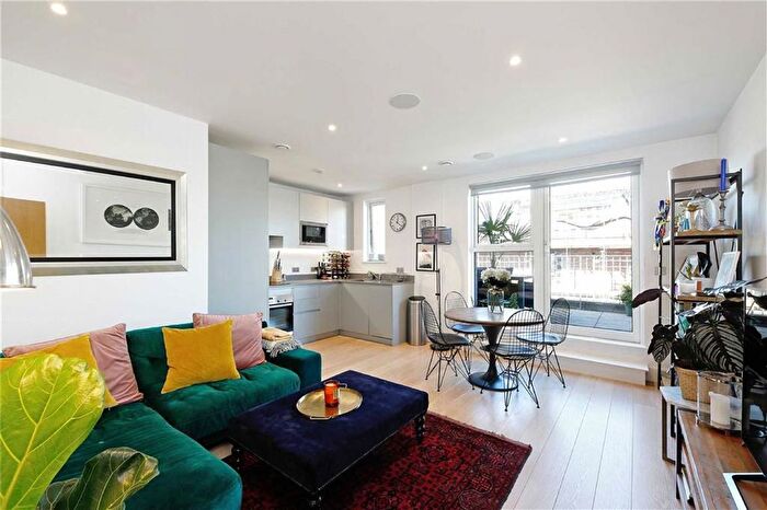 2 Bedroom Flat To Rent In Stockwell Park Walk, London, SW9