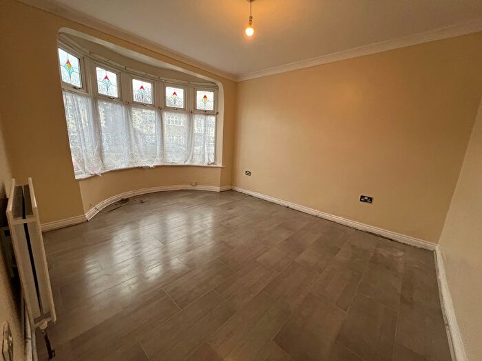 3 Bedroom Semi-Detached Bungalow To Rent In Roding Lane North, Woodford Green, IG8