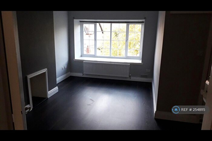 2 Bedroom Flat To Rent In Beaufort Road, Sale, M33