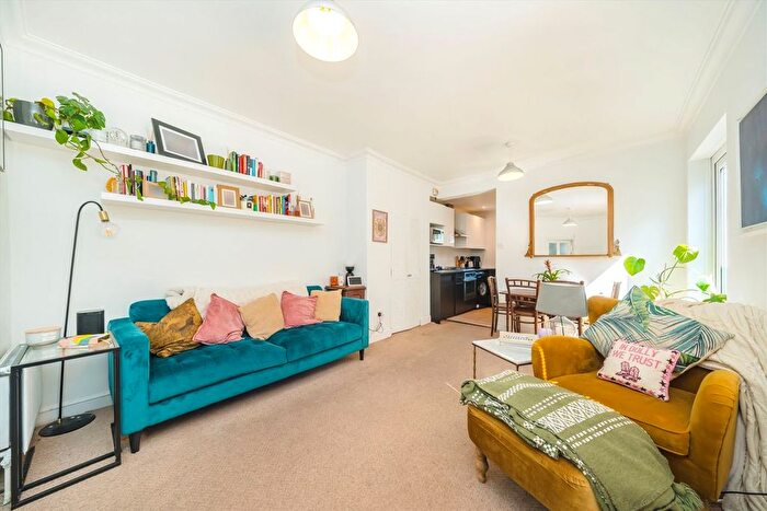 2 Bedroom Maisonette For Sale In Woodbury Street, Tooting, SW17