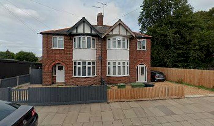 3 Bedroom Semi-Detached House To Rent In Glenfield Road, Leicester, LE3