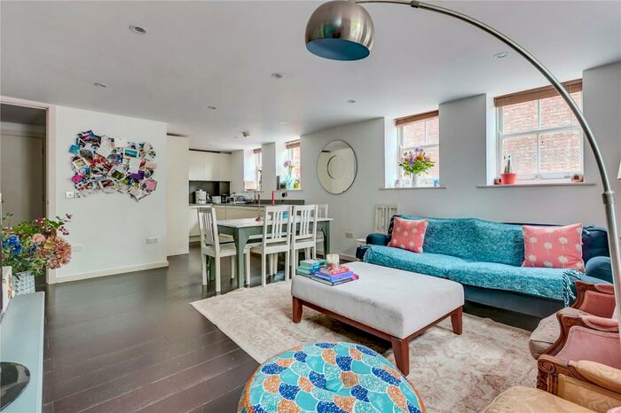 2 Bedroom Flat To Rent In Gore House, Drummond Way, London, N1