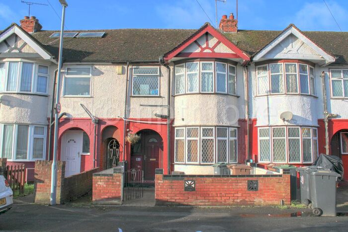 Property To Rent In Runfold Avenue, Luton, LU3