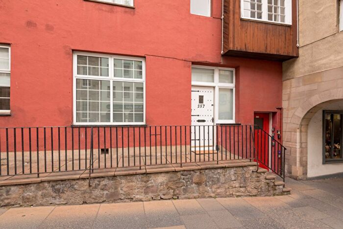 1 Bedroom Flat For Sale In Canongate, Edinburgh, EH8