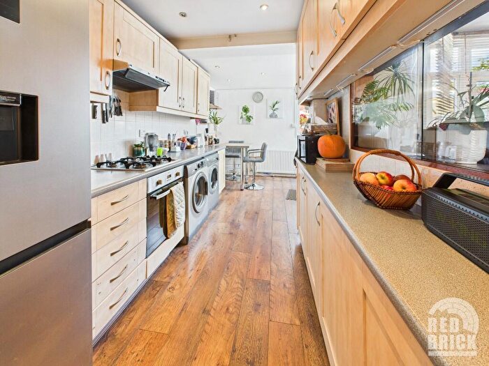 3 Bedroom End Of Terrace House For Sale In Lake View Road, Coventry, West Midlands, CV5