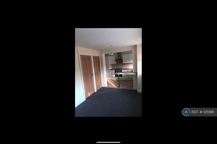 5 Bedroom Semi-Detached House To Rent In Yarrow Av, Liverpool, L31